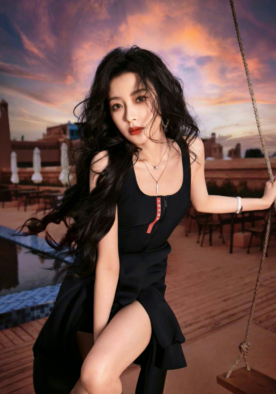 孙怡# 《男人装》写真大片,性感火辣的身材,肤白貌美的容颜,纤瘦锰貂