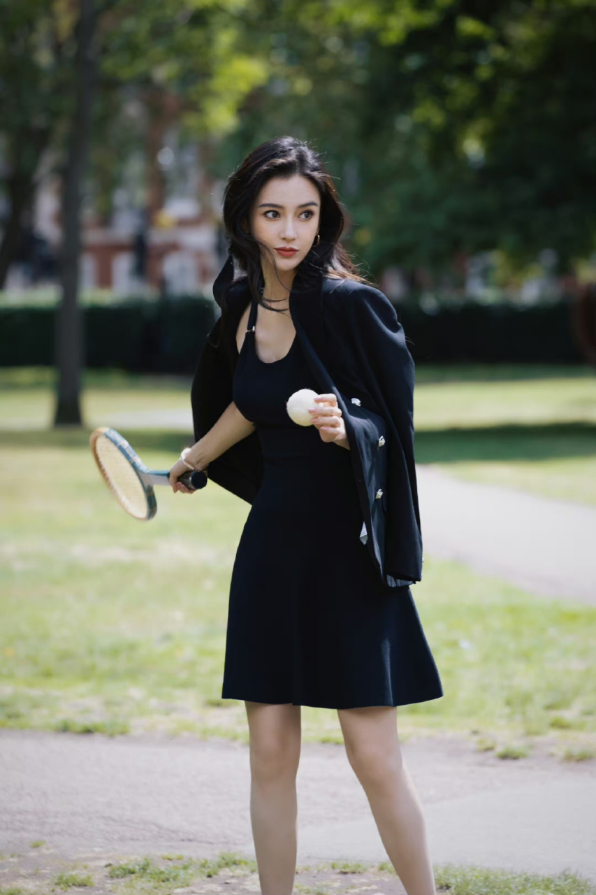 穿搭一变,气质也变了 黑金77红唇,美的好耀眼 angelababy 这张"为国