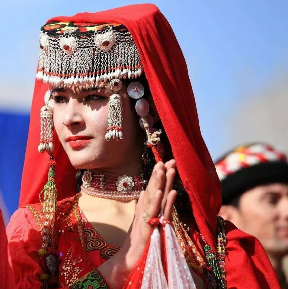 新疆唯一与阿富汗接壤的县,满街金发碧眼大美女