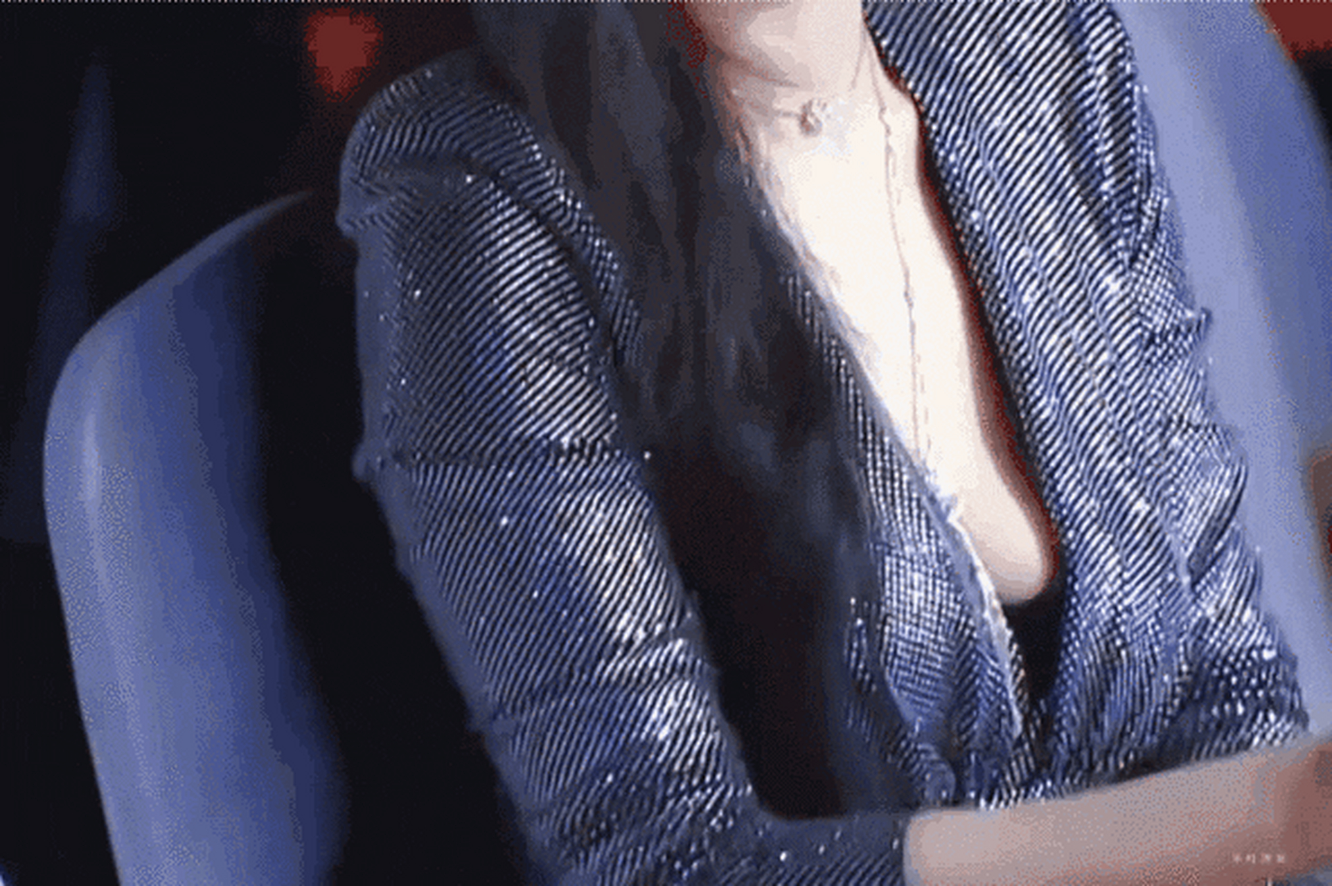 杨幂又开始营销颜值了.事业线的确惊人.怪不得叫大幂幂.