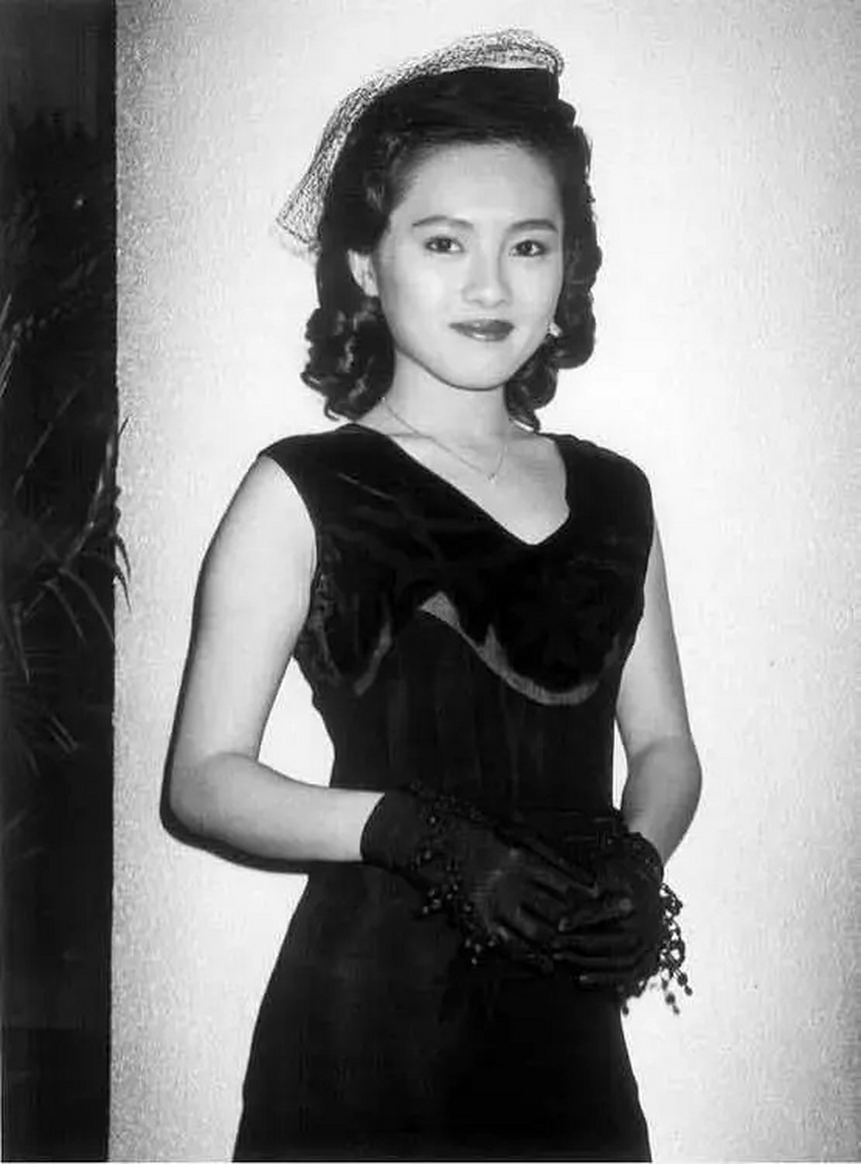 明星老照片:李丽珍的年代感黑白照. #港台明星记忆# #养眼美女