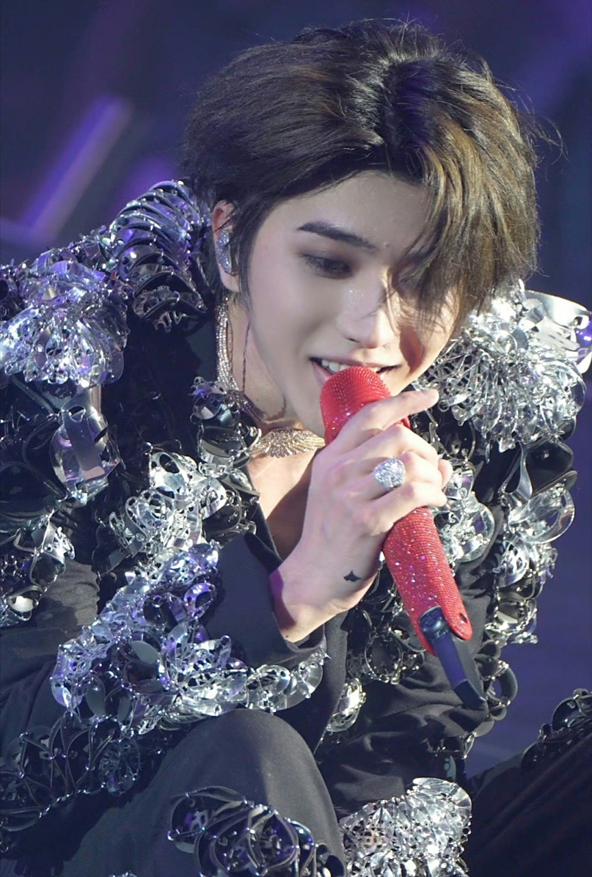 蔡徐坤在偶练出道前其实演了一部剧,叫做《我才不会被女孩子欺负呢》