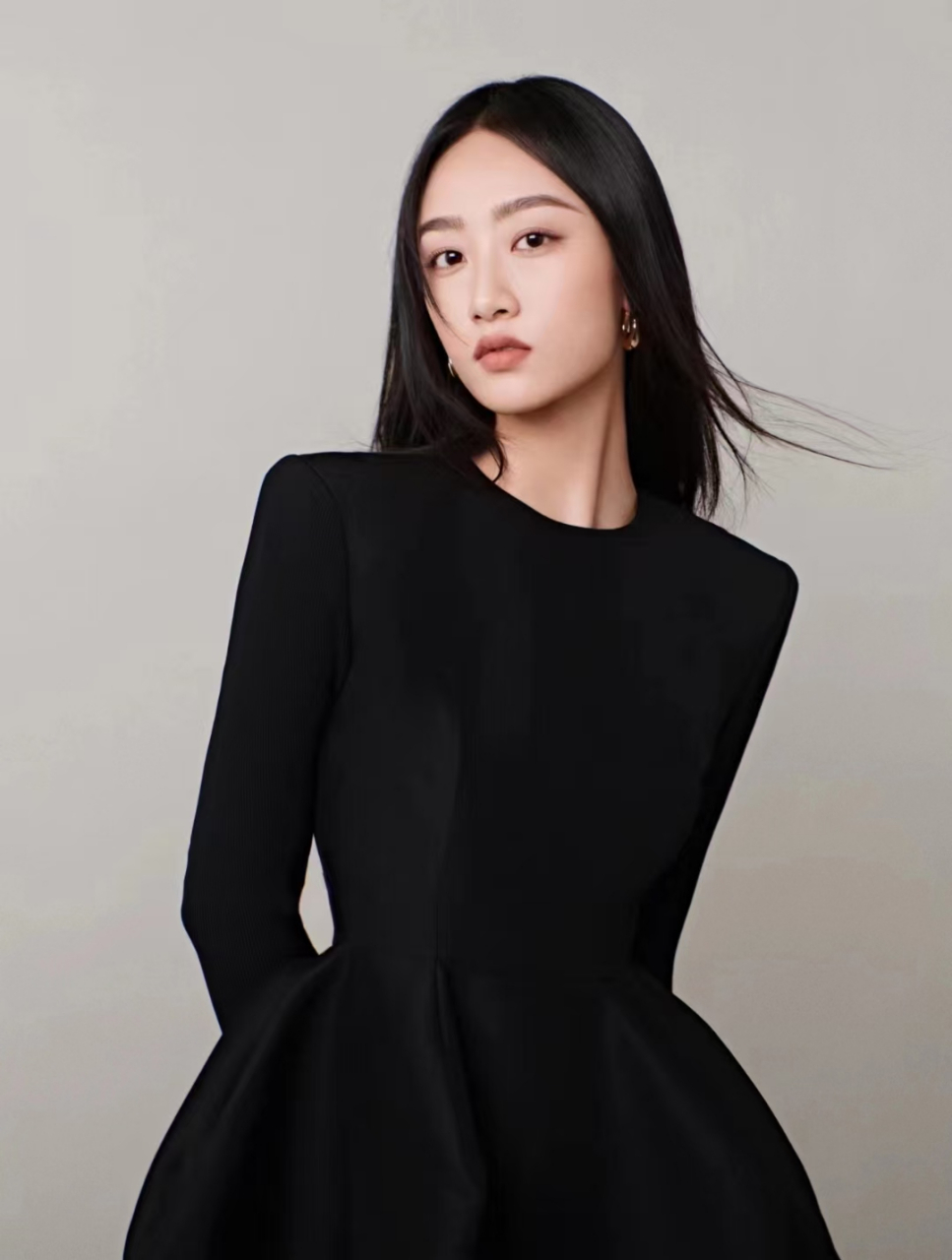 黄子琪 |电影#小白船#  饰 金明美 90入围戛纳国际电影节导演双周