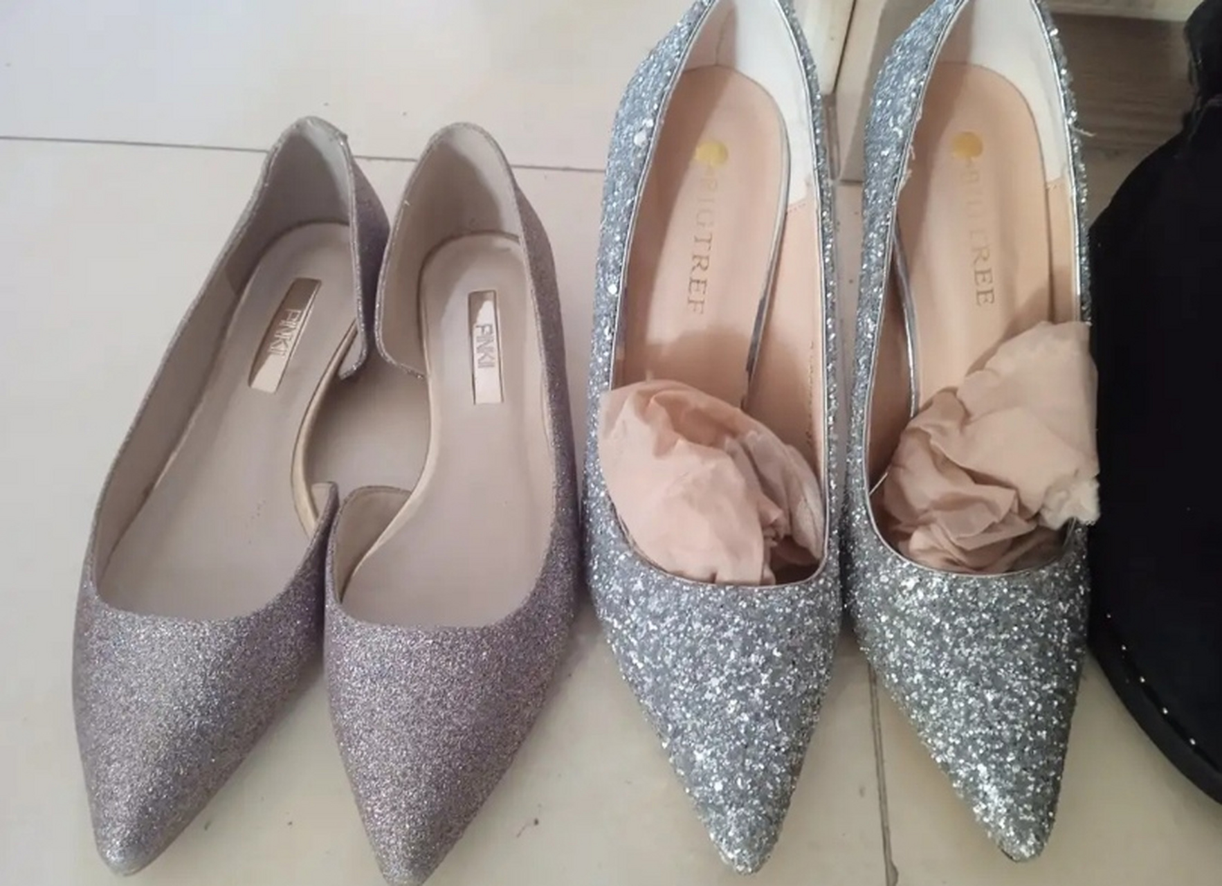 老婆突然把高跟单鞋拿了出来,还放了双穿过的丝袜,她是不是知道了些