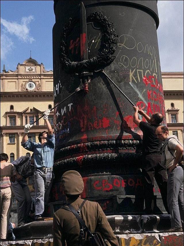 社会主义的苏联为何解体演变成资本主义