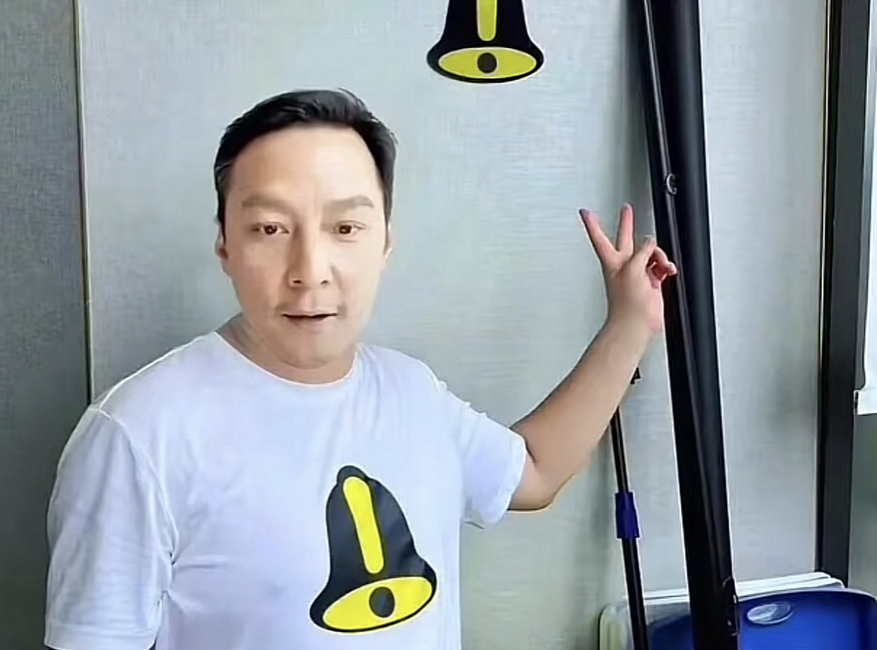 48岁吴彦祖近照秒变苏大强,甭说脸和发际线了,就连当面迷倒万千少女