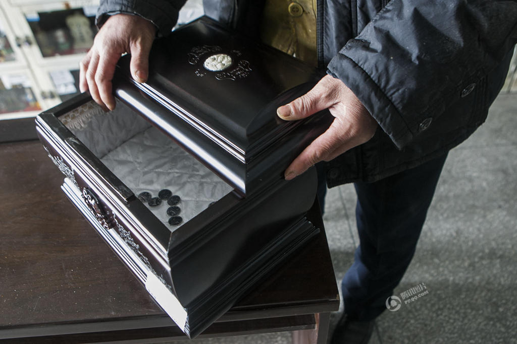 父亲骨灰被弄丢殡仪馆说给盒新的,亲属听了直犯病,殡仪馆回应