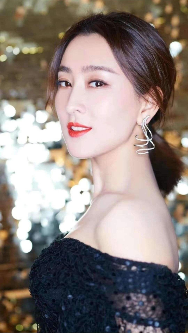 演员马苏多照分享,非常漂亮,身材高挑,曲线完美.