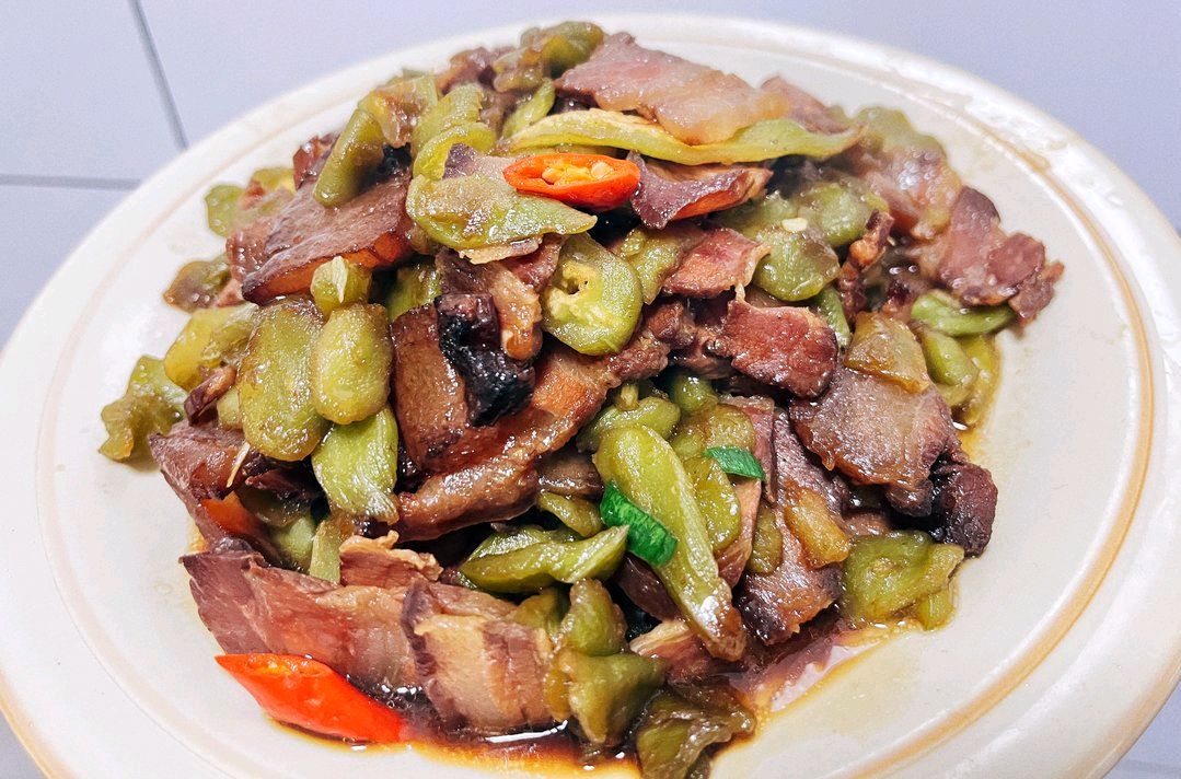 爽口又入味的下饭神器来了,酱油肉炒莴笋干