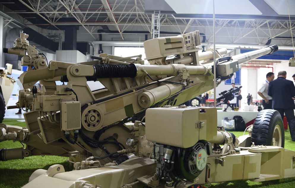 我国超轻型榴弹炮首次外国参战记录,操纵更灵活,技压美军m777