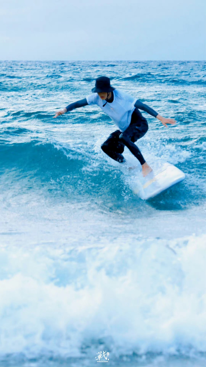 这样的冲浪达人,你们喜欢嘛?[色][色]#向全世界安利肖战#