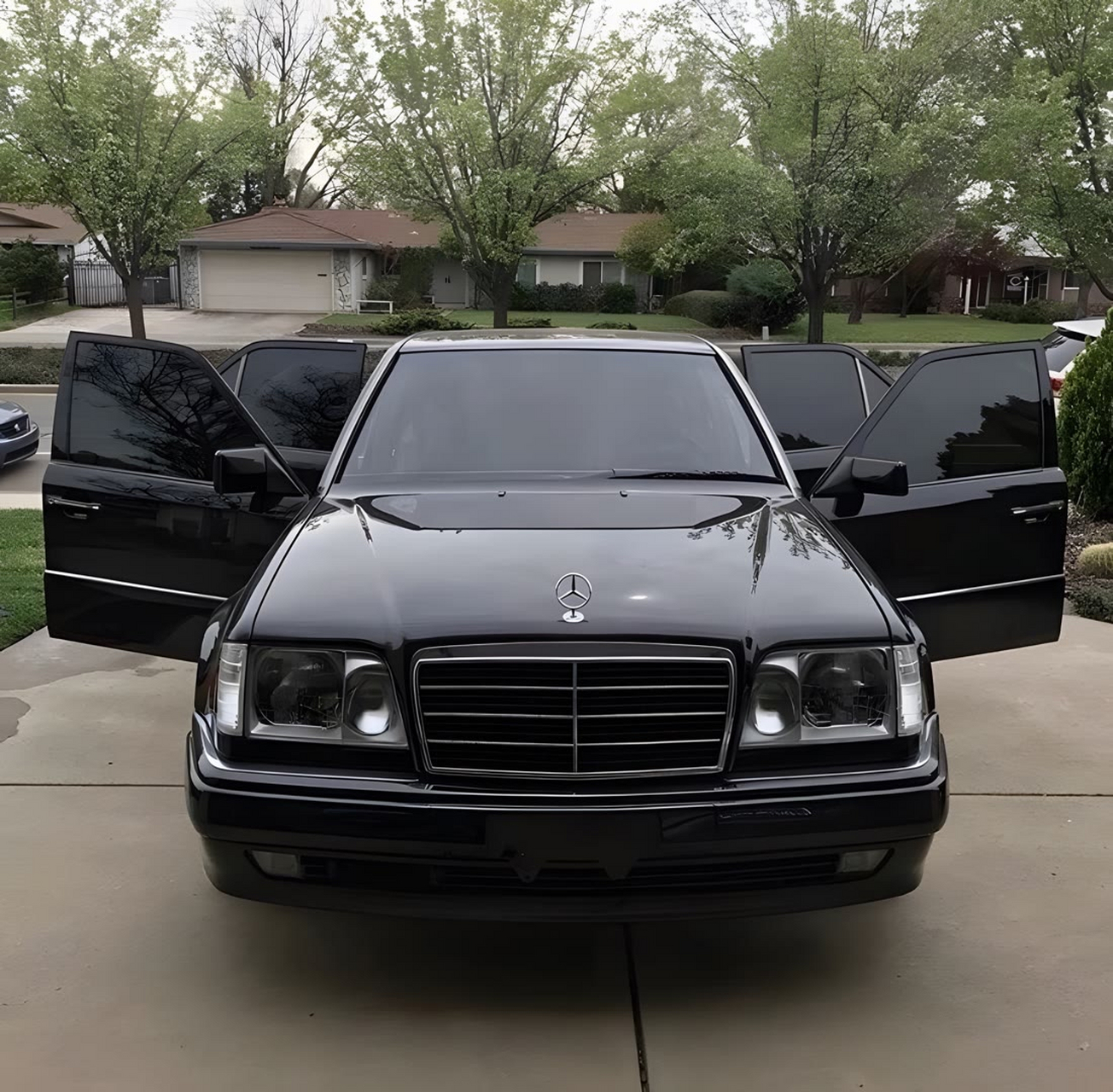 前段时间体验了这台1993年的前期虎头奔300sel,是我一直以来都特别想