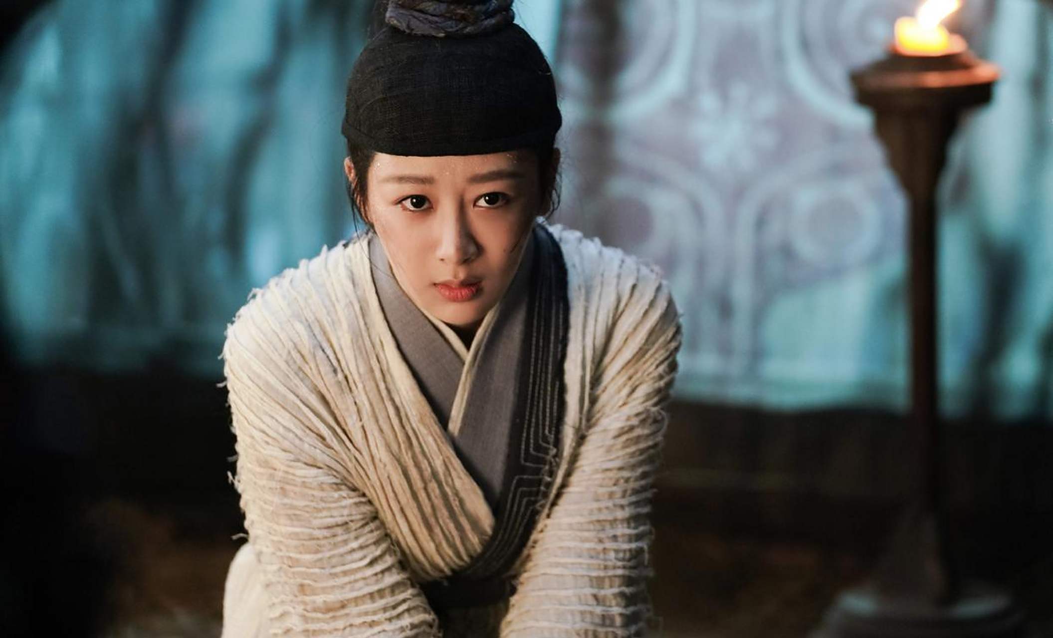 玱玹知道她不爱丰隆,现在看着她笑着