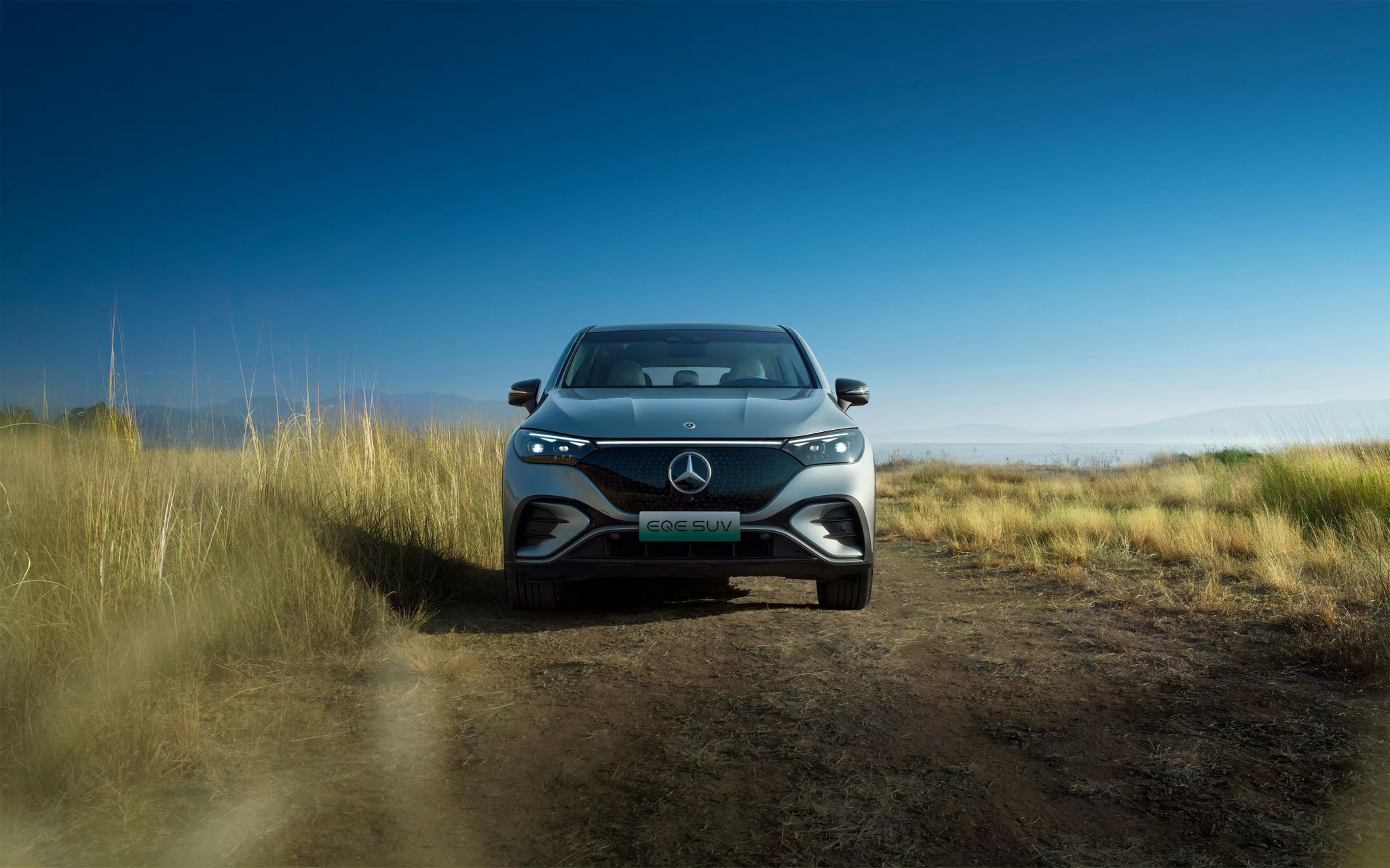 奔驰eqe suv发布,260万像素智能数字大灯,0.