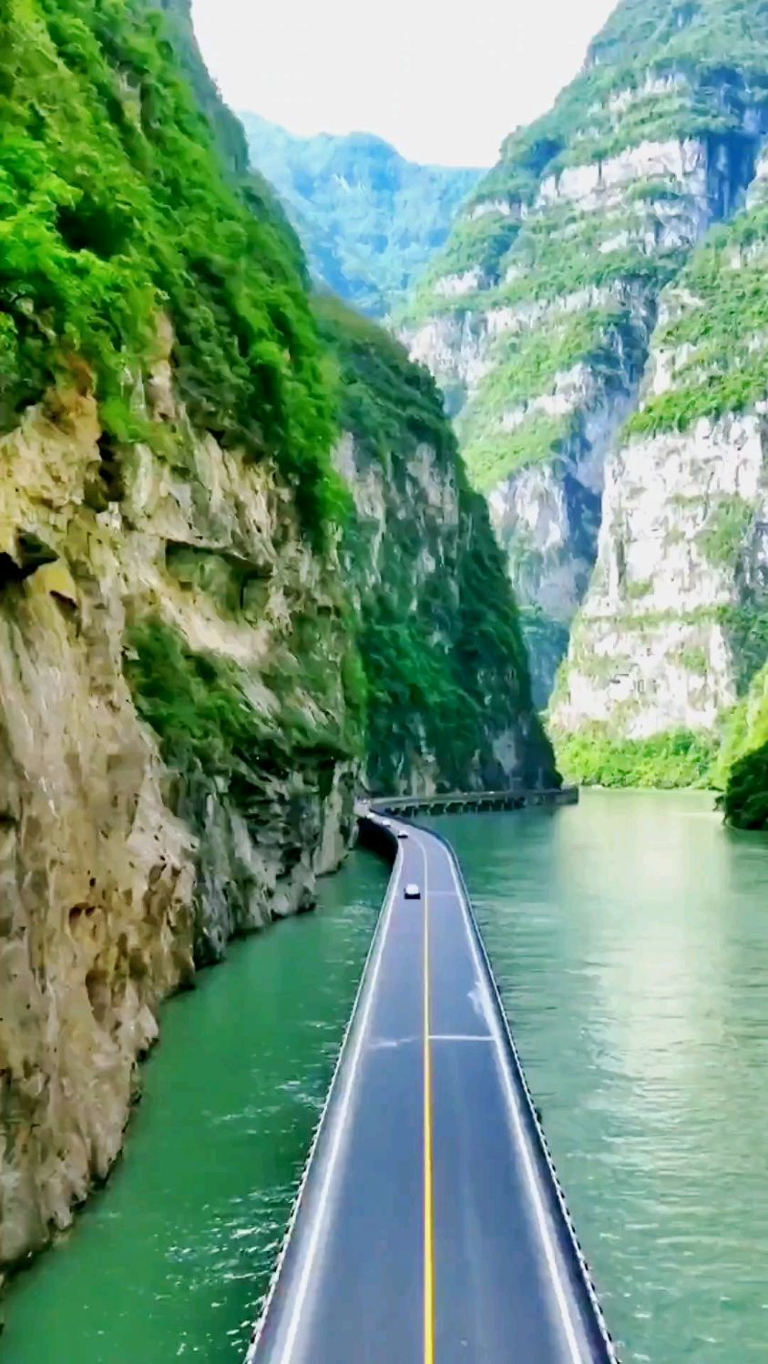 金口河大峡谷,国家4a景区,并且是对国人免费,禁止外国人进入的景区.