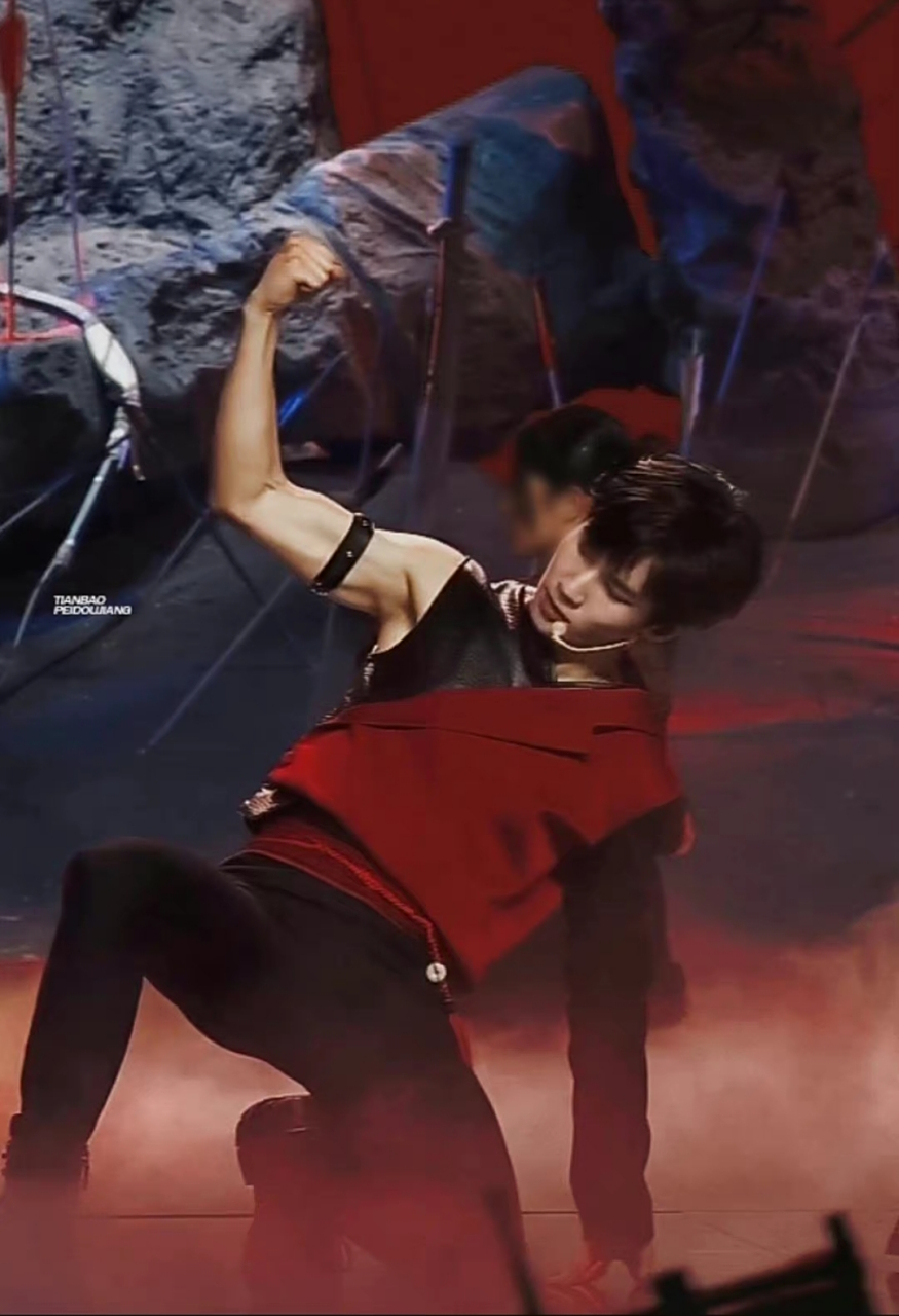 让我们一起来看看张真源的肱二头肌,这是免费可以看到的吗?