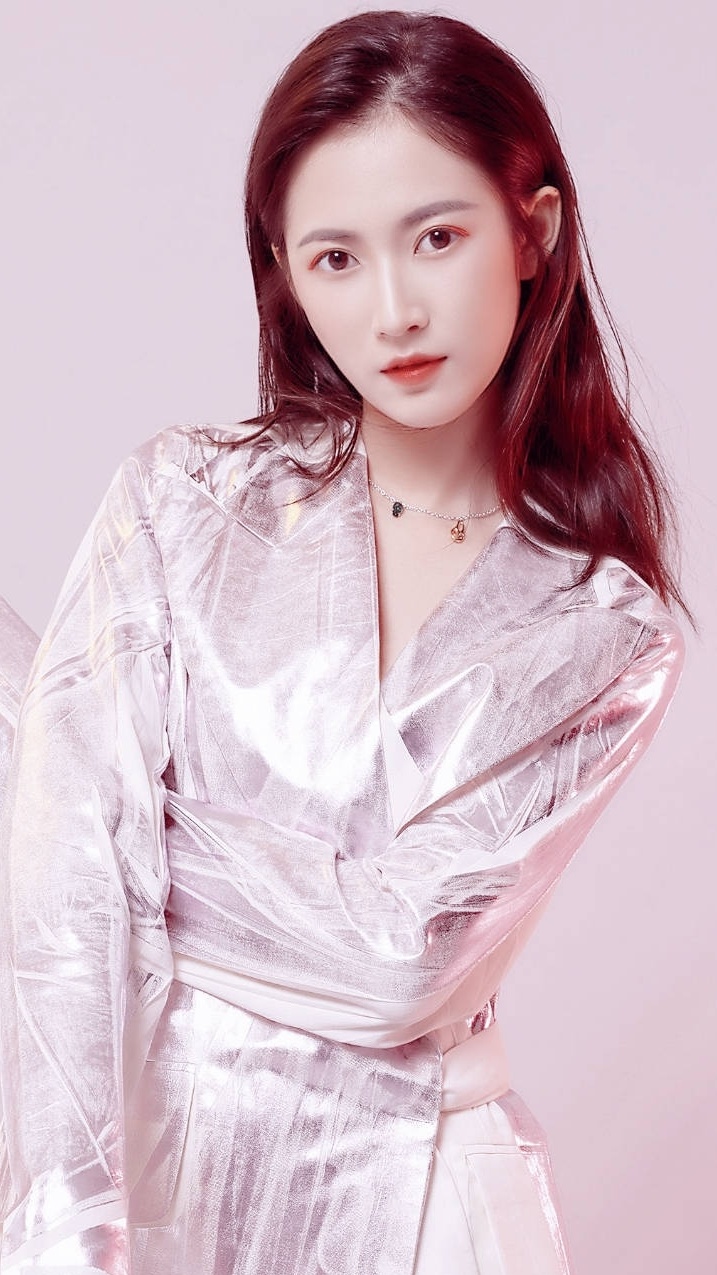 纯氧美女陈钰琪高清写真,清水出芙蓉,自顾自美丽