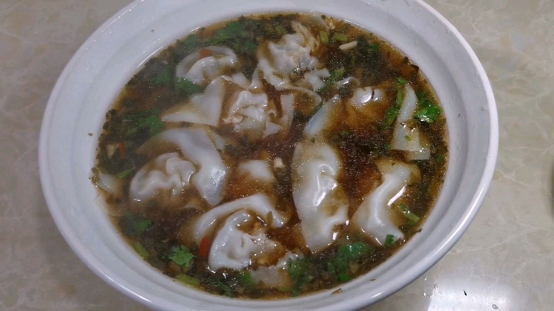 韭菜肉馅馄饨,非常开胃营养,第一次学做,孩子说好吃没有筐瓢