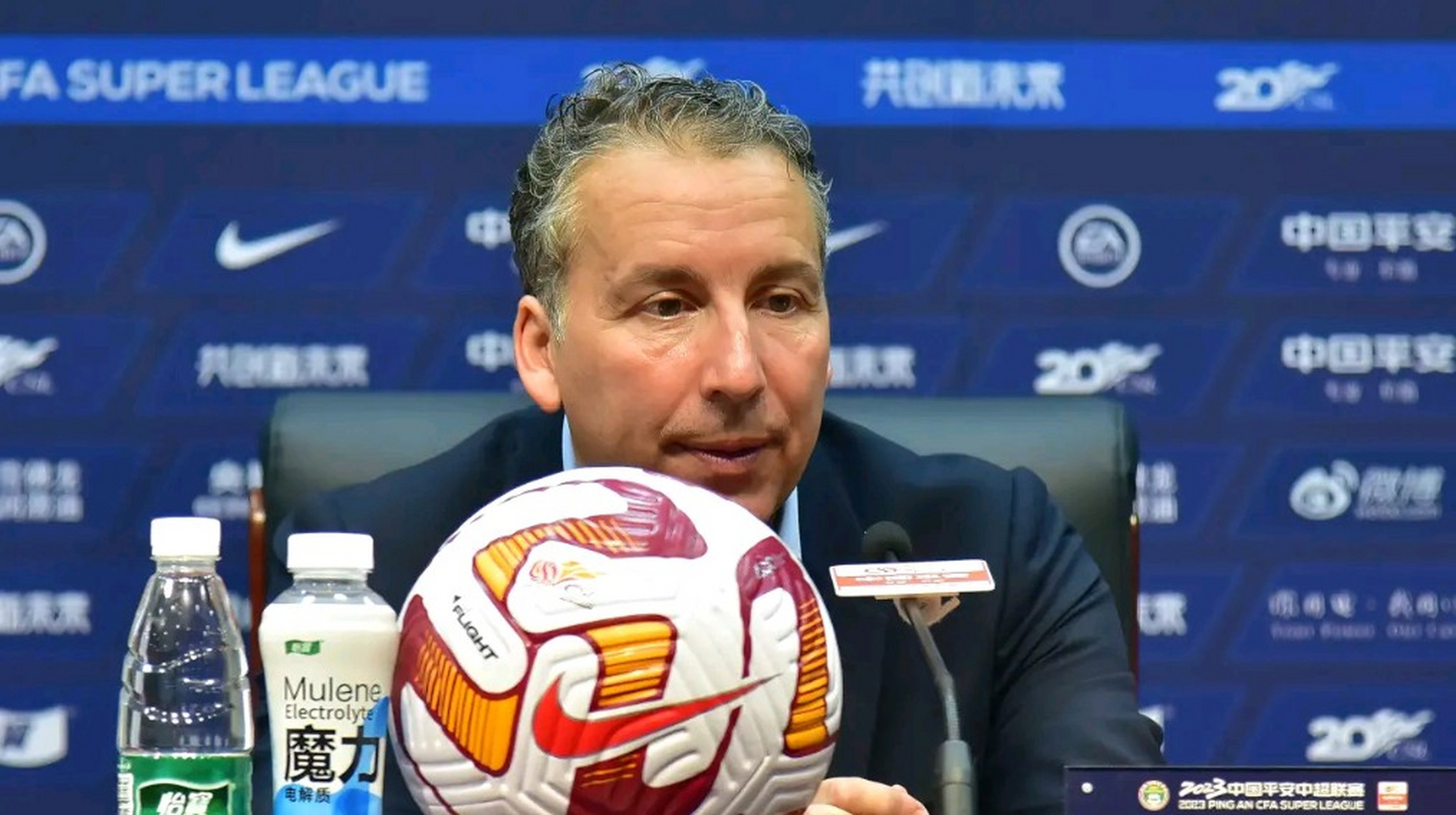 海港队李昂赛后说:艰难的客场取得一场平局,大家都尽力了,面对强大的