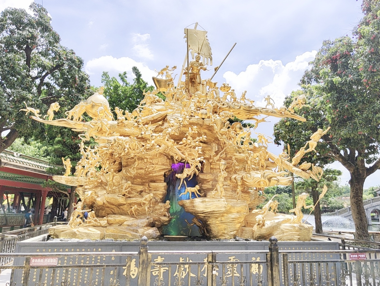 广州宝墨园十万锦鲤欢迎你