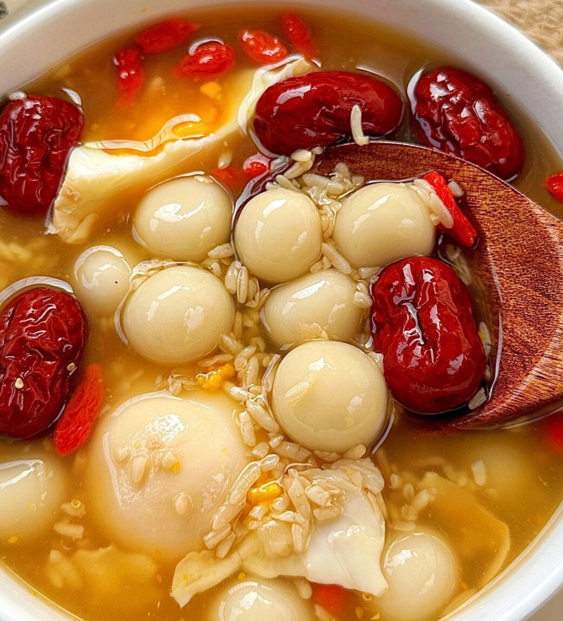 红糖酒酿鸡蛋 小圆子软糯q弹～酒酿清甜香醇～巨好喝 红枣,枸杞,酒酿