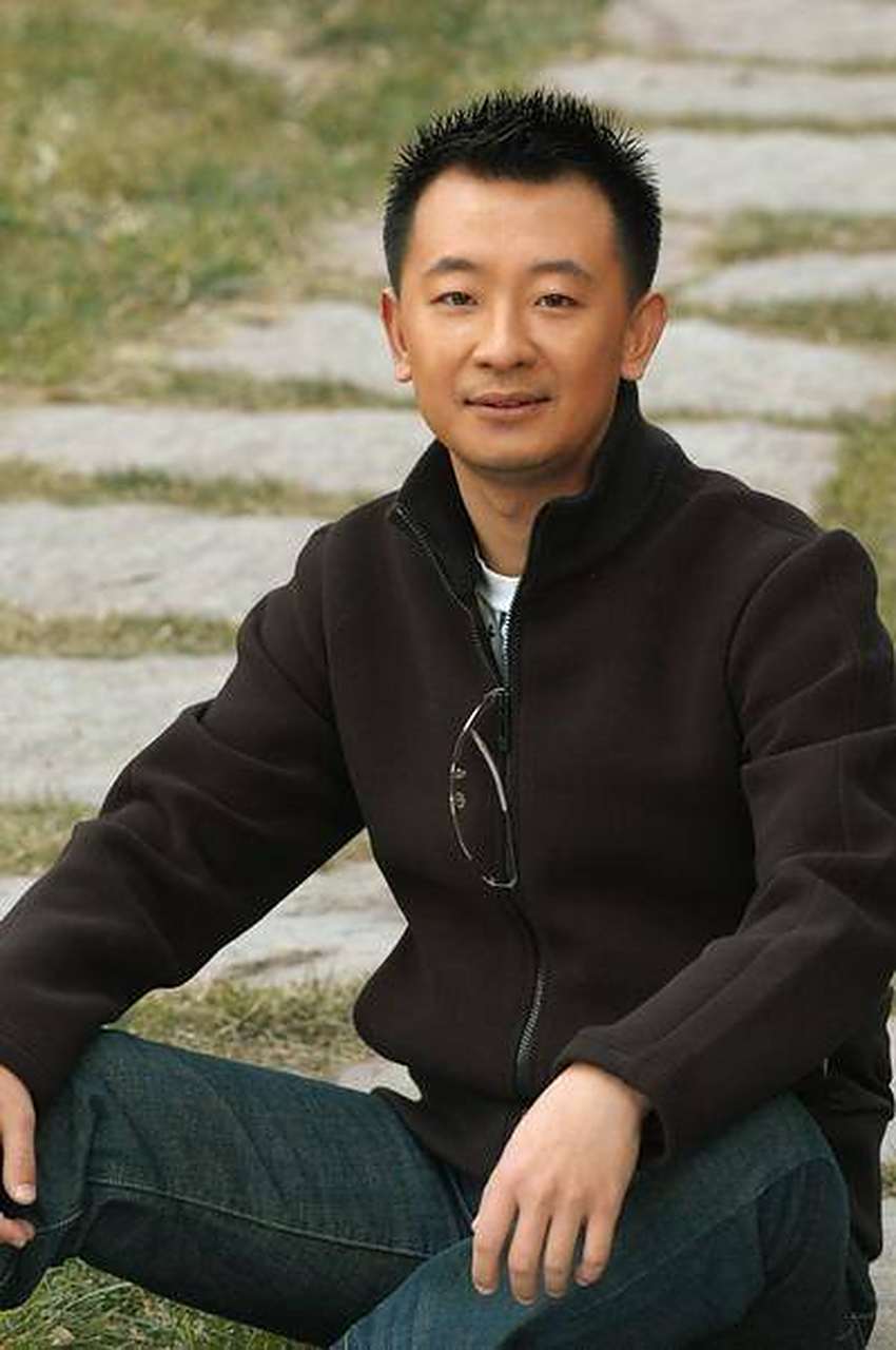 46岁黄海波发文:"不敢倒下,因为身后有孩子!不敢逃避,因为前面有父母!