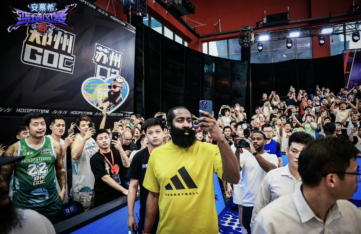 nba球星哈登中国行!点名郭艾伦比拼三分,同框跳舞梦幻联动