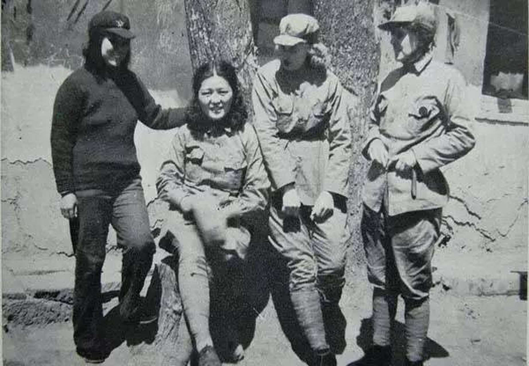 红军时期延安第一美女吴莉莉,长得非常像大s,虽然家境富裕,但依旧为了