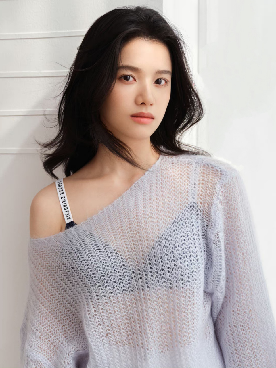 张婧仪# 肤白貌美的容颜,窈窕曼妙的身材,白皙细嫩的肩颈线,丰满叭怂