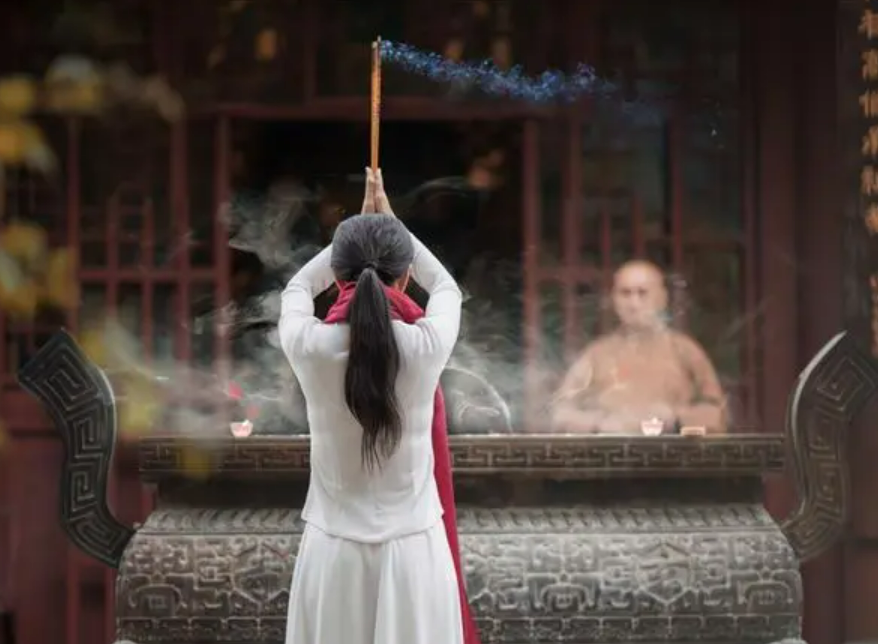曾老透露天机:去寺庙烧香,切记一定要这样做;才会灵验!