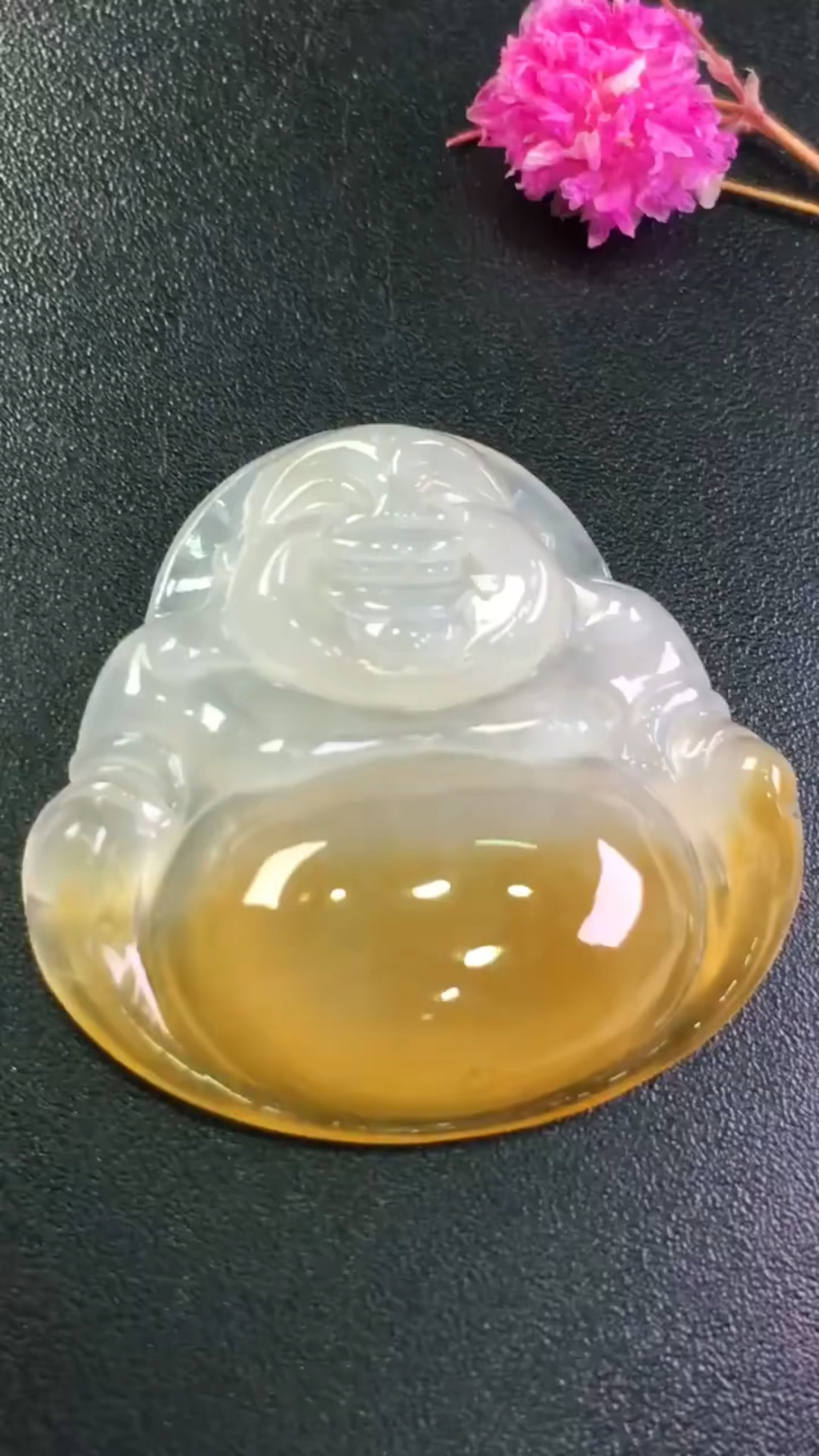 翡翠吊坠,黄翡佛公,肚里藏金,黄金万两,快来欣赏吧!