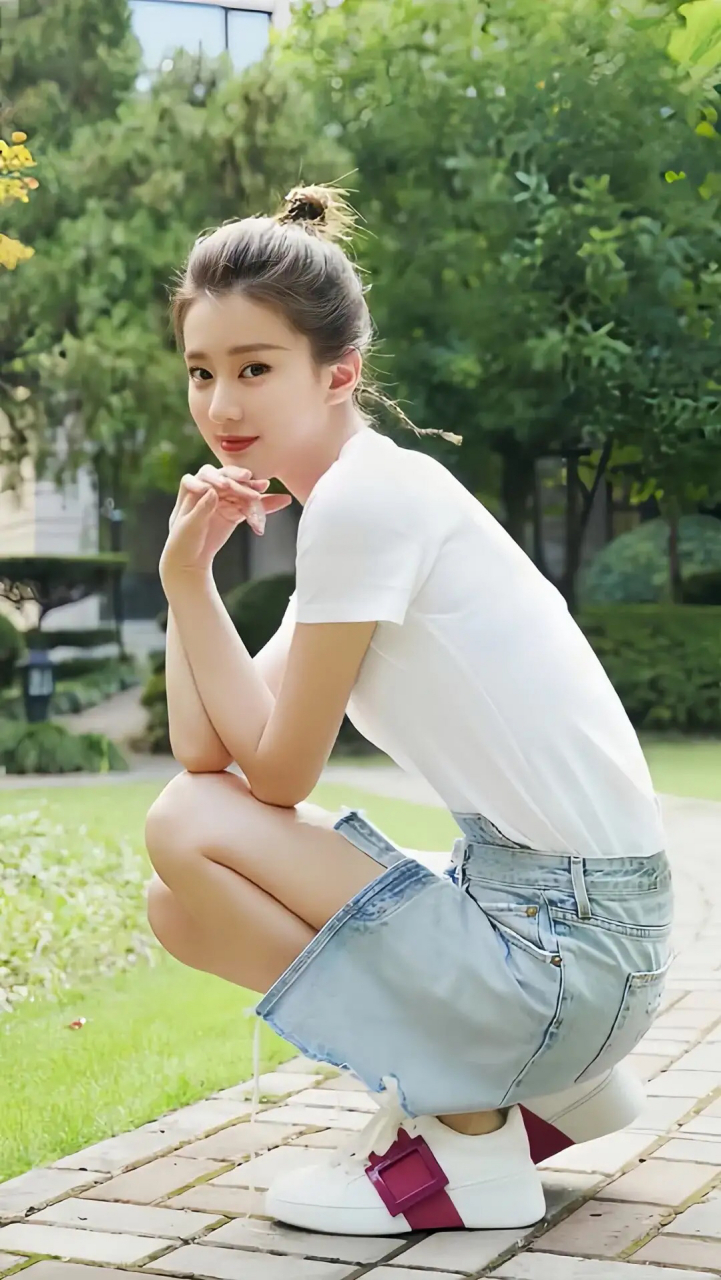 乔欣,1993年出生于哈尔滨,内地影视演员,身高172公分,体重47公斤,毕业