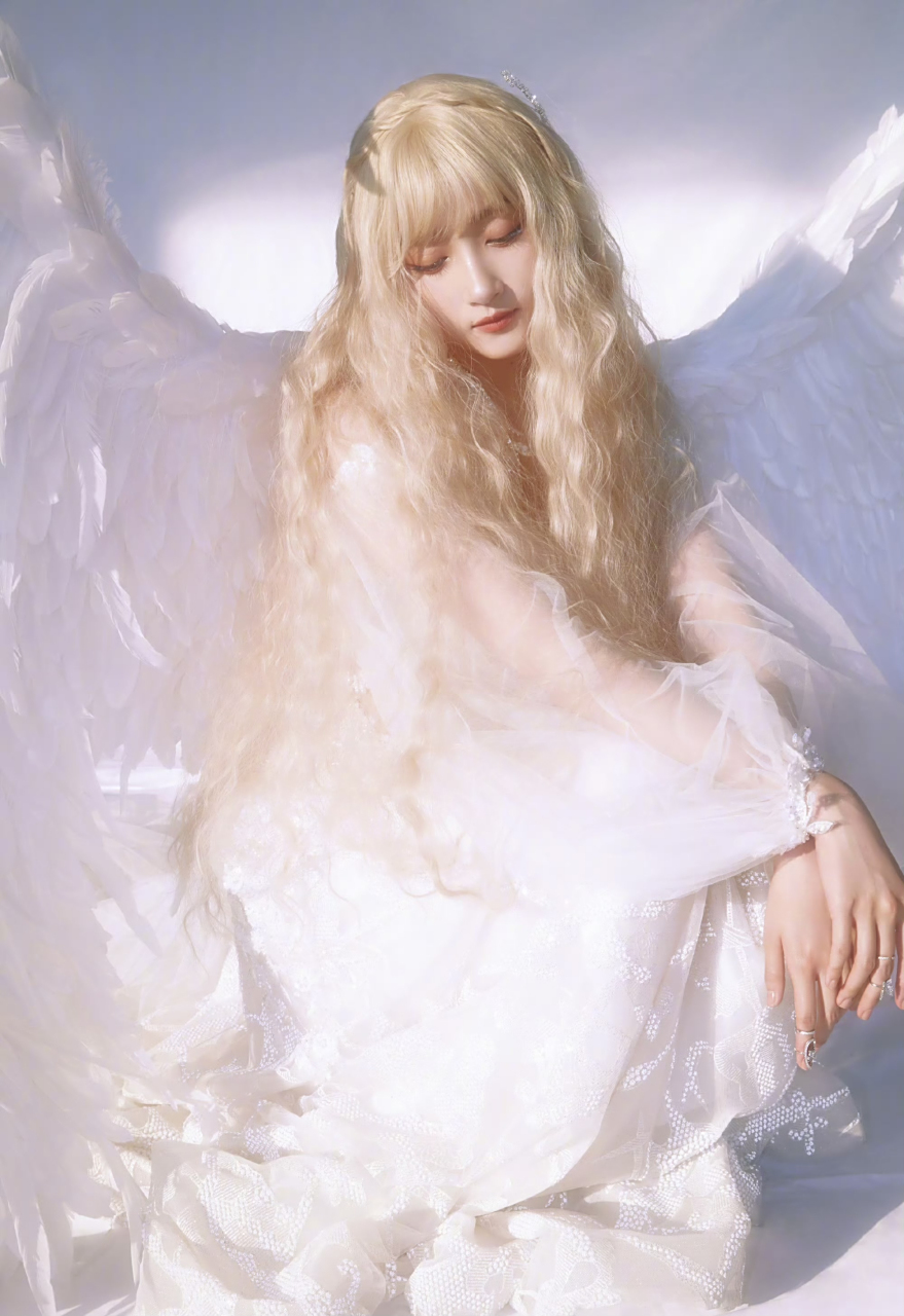 关晓彤天使# #娱乐热ai计划# 今天关晓彤更新了天使装扮,不得不说