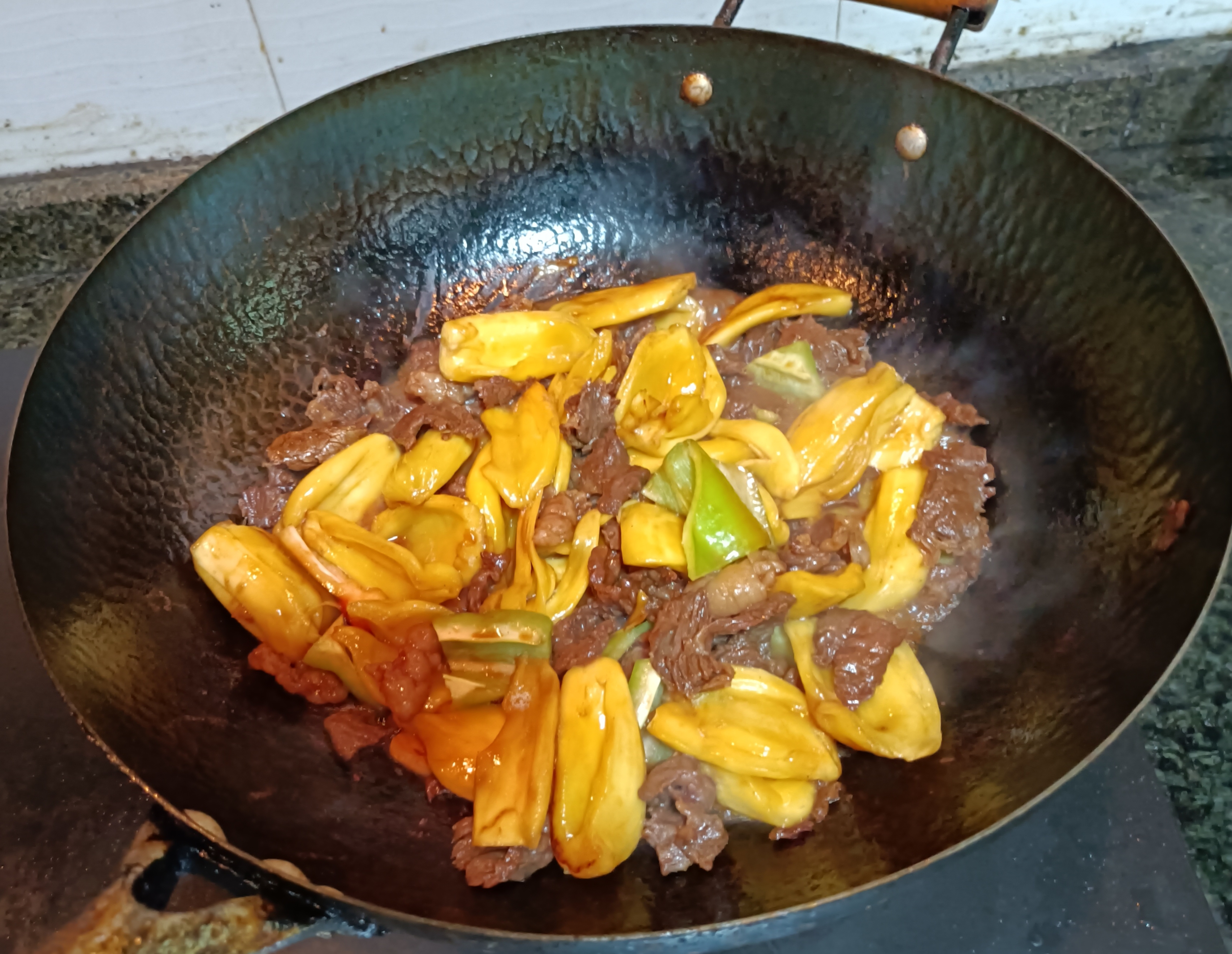 牛肉炒大树菠萝