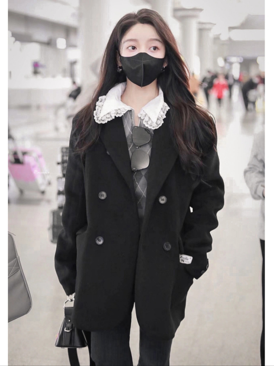 姜贞羽私服,百元平价可复制的一身穿搭 姜贞羽机场私服穿搭科普 黑色