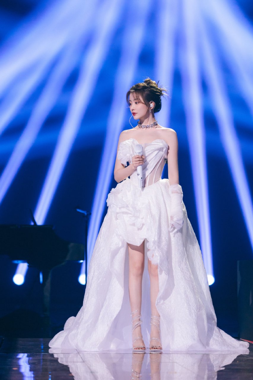 陈卓璇  仙女裙  绑腿高跟鞋