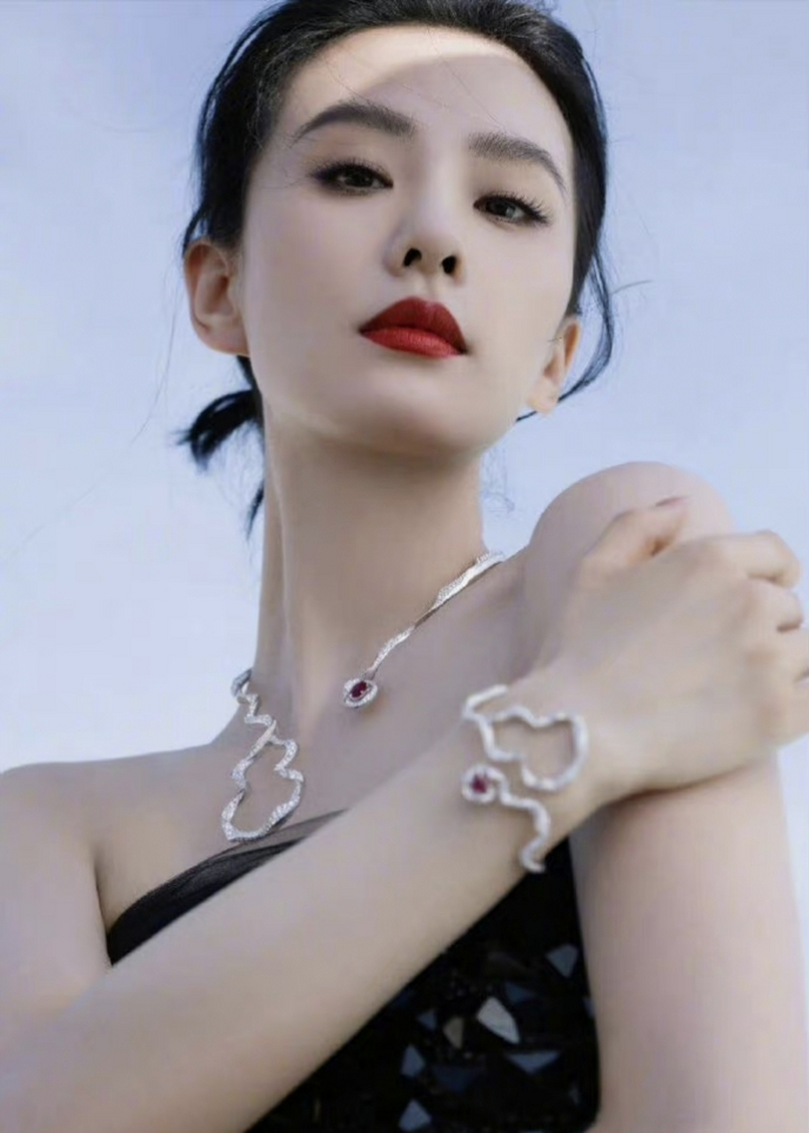 赵丽颖,angelababy杨颖,刘诗诗,刘亦菲珠宝大片,果然脖子越长越显贵气