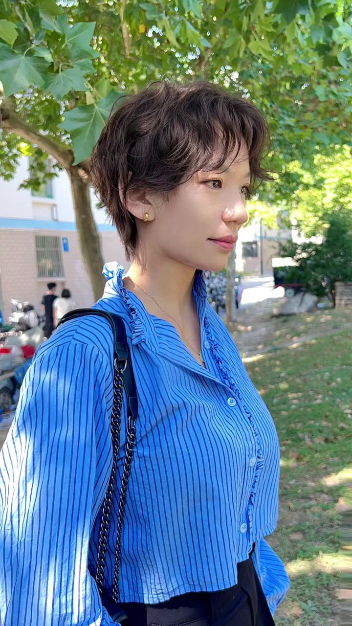 一款女士短发发型,港风风格