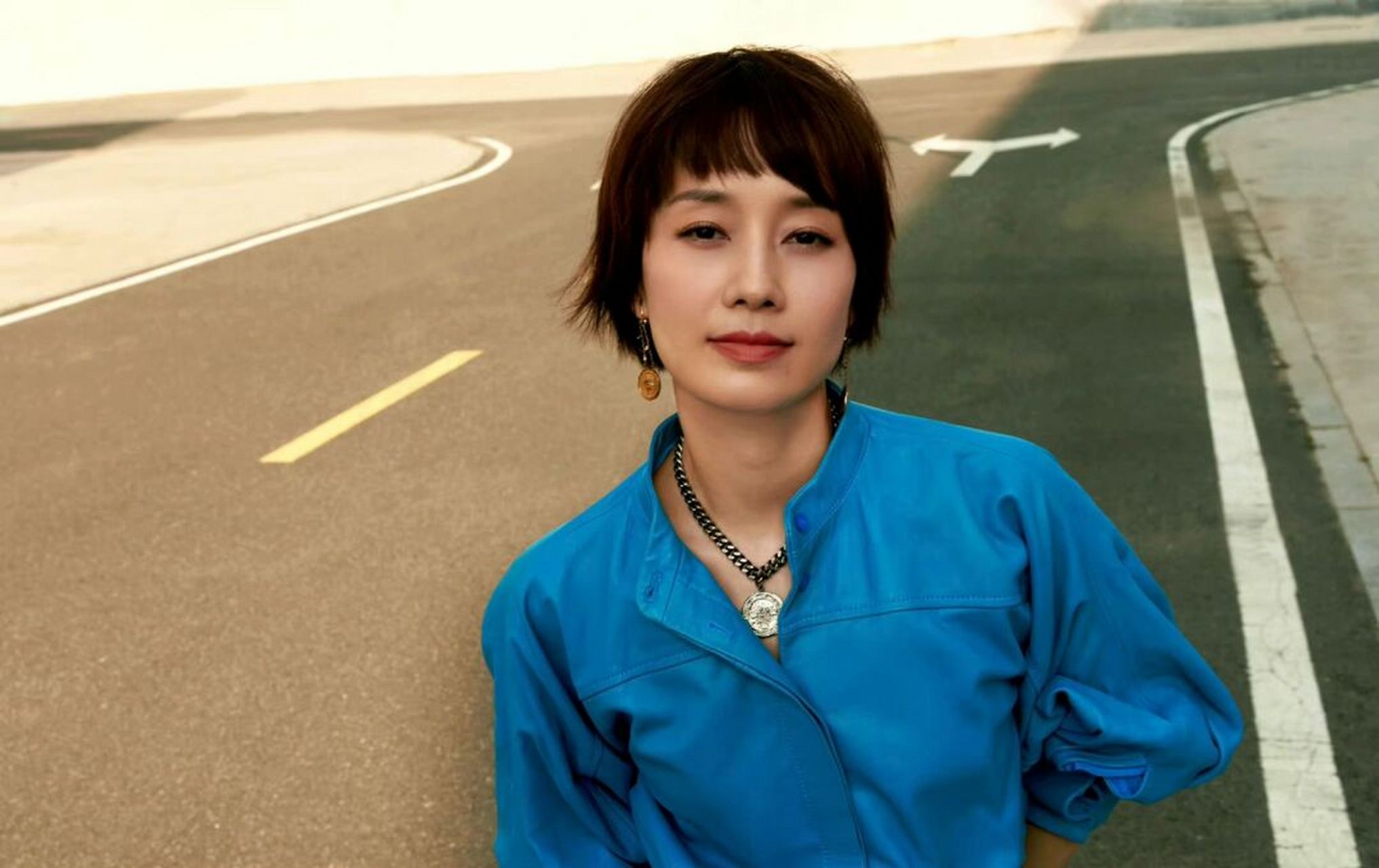 不得不说,马伊琍是真的很适合穿各种衬衫,干练知性,稳重大方,知性利落