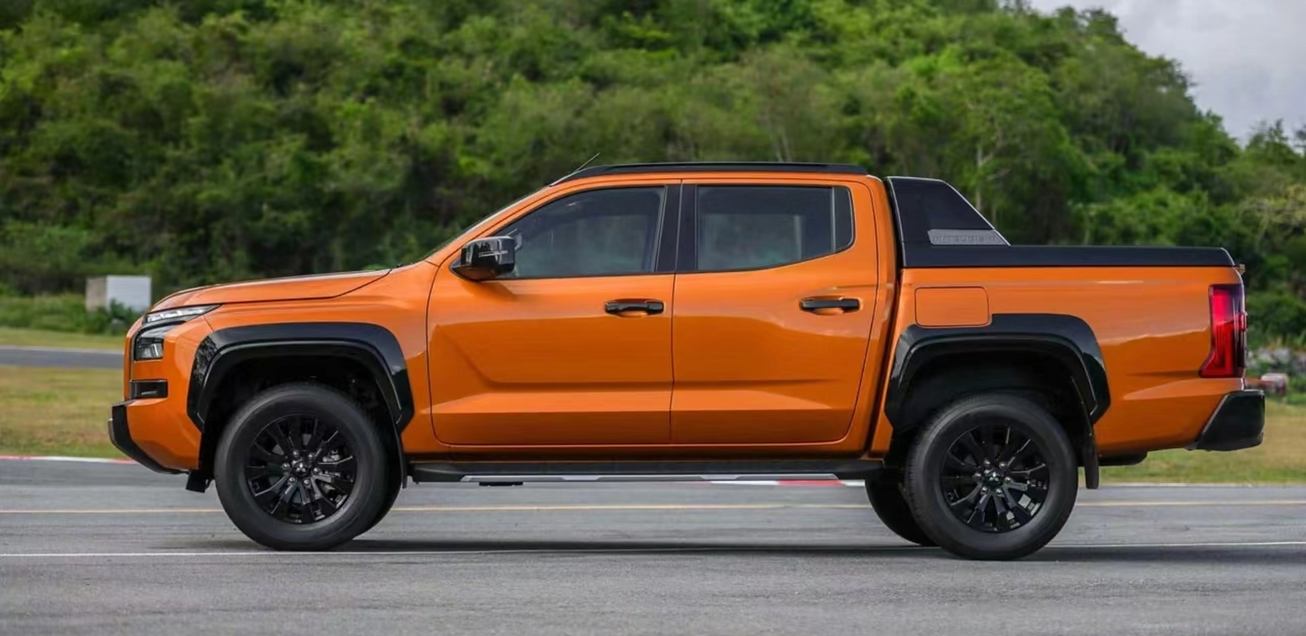 全新一代三菱lc200实车亮相,比d-max更帅