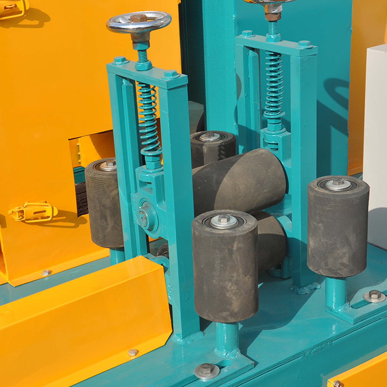 大型方管抛光机设备全方位方管抛光除锈扁钢四面除锈机方管除锈机图片