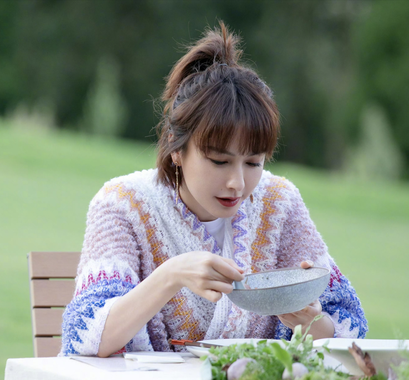 在综艺《家务优等生》里,吴昕父母敲了4次门,在门外待了6个小时?