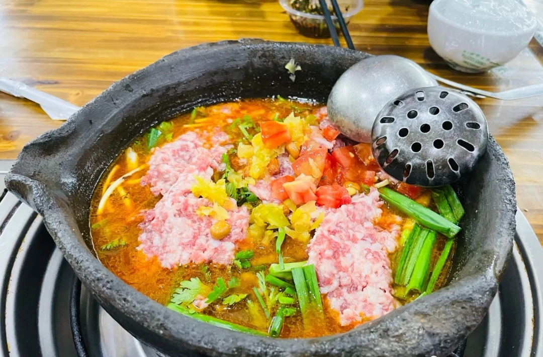 贵州安顺地方特色火锅—夺夺粉