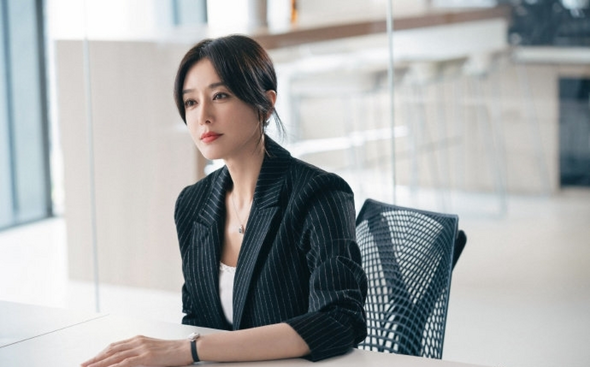 最近迷上了由秦岚和王阳出演的《闪耀的她》 剧中