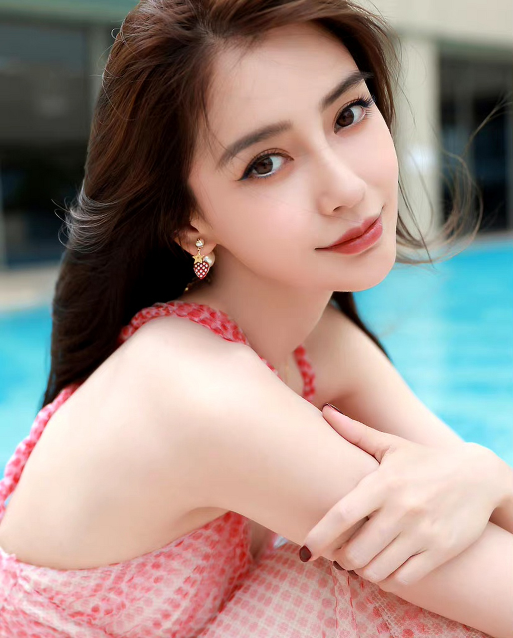 粉色的baby,杨颖怼脸照真好看