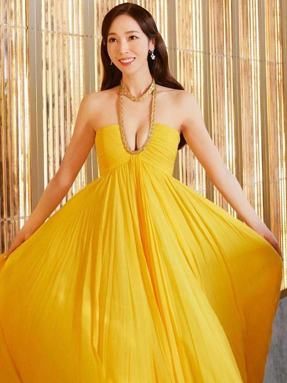 郑秀妍黄色深v领礼服,气质优雅迷人  郑秀妍穿黄色深v领礼服,展现出了