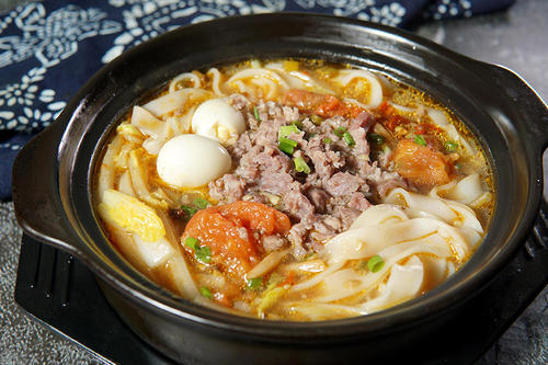 贵州特色美食,砂锅粉驱寒暖胃,风味独特的一道美食