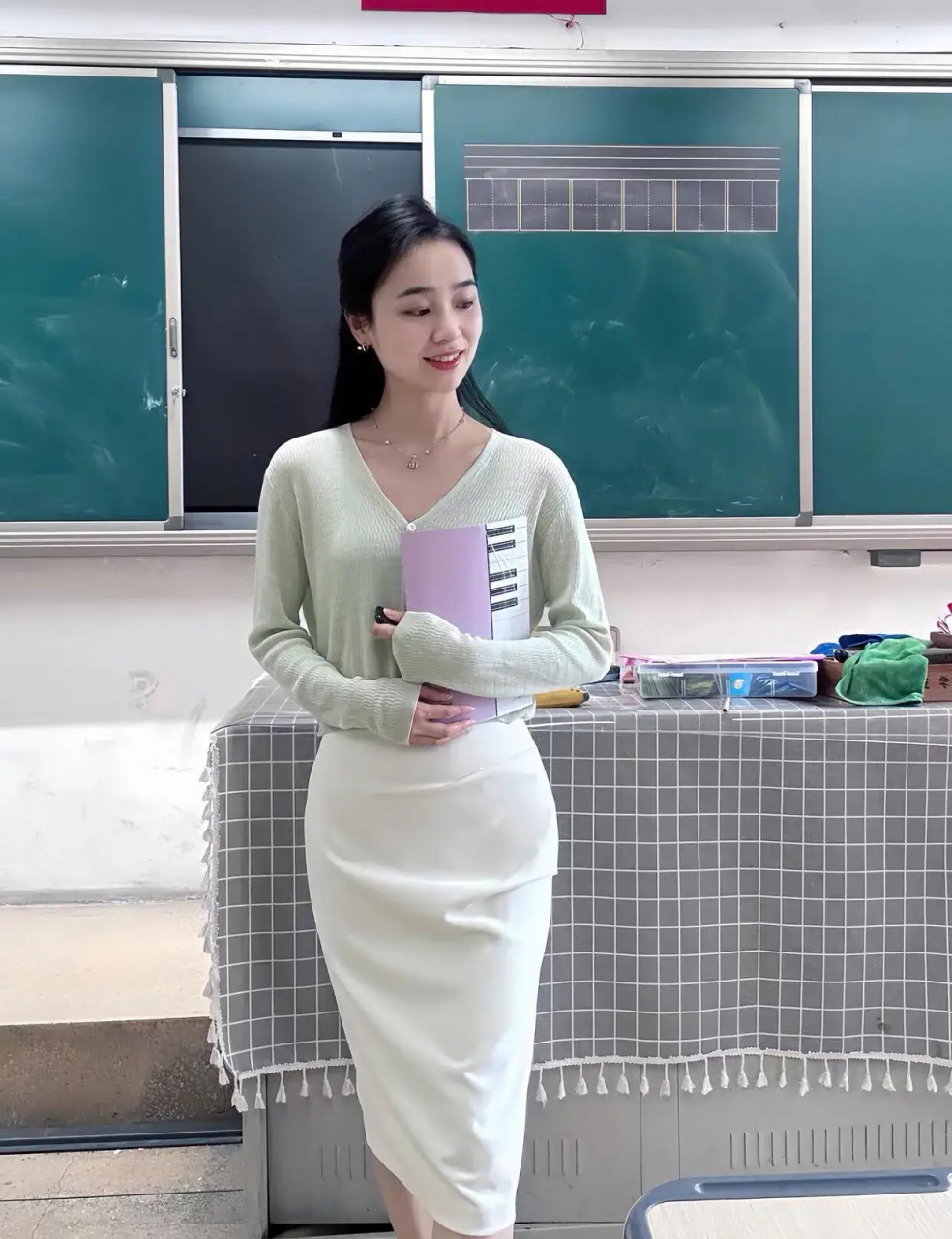 秋日生活创作季# 别人班的老师,永远穿得好看,人又温柔——表白别怂