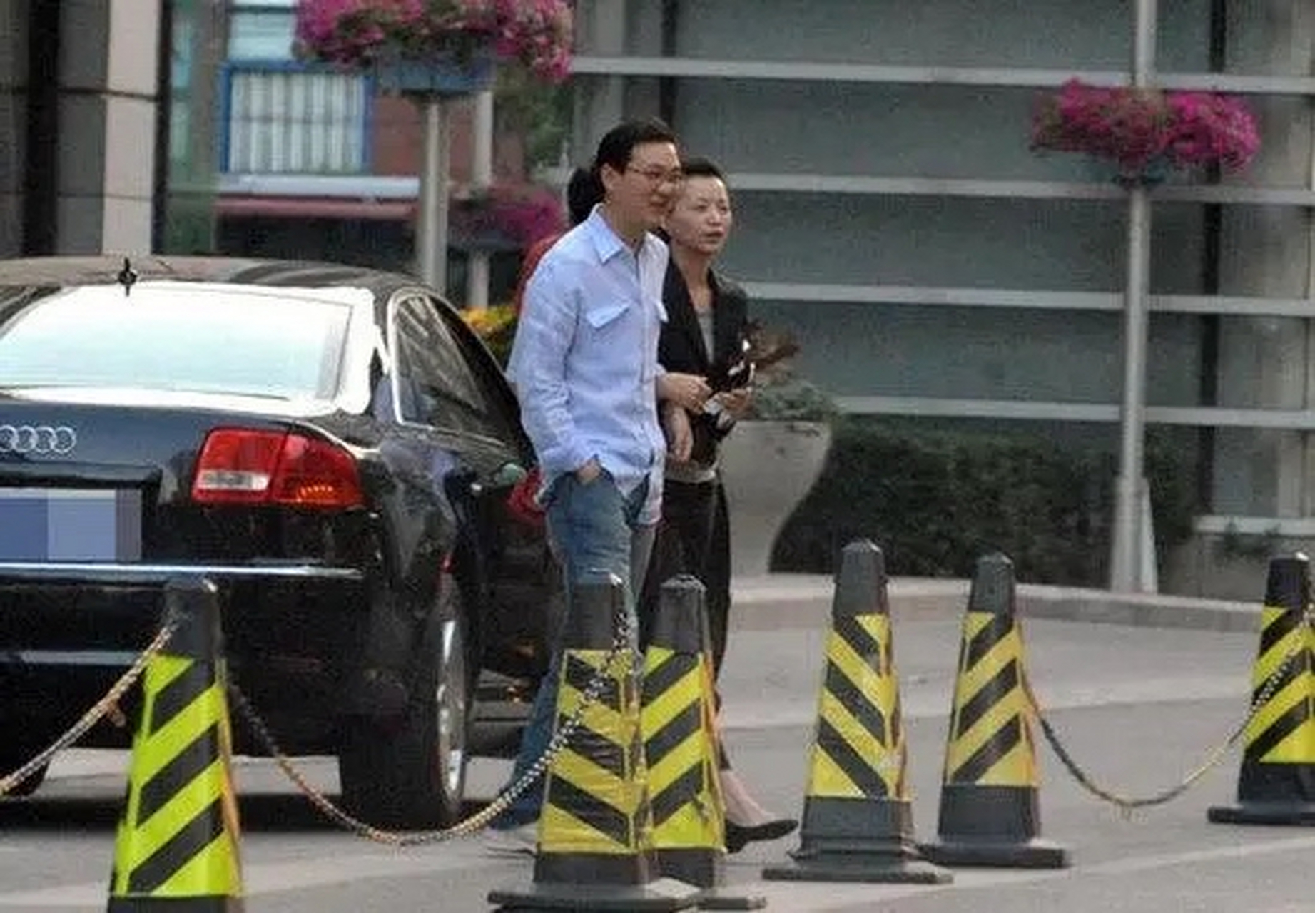 央视一姐董卿老公密春雷,被爆欠债30亿,至今已失联五个月,原本的百亿