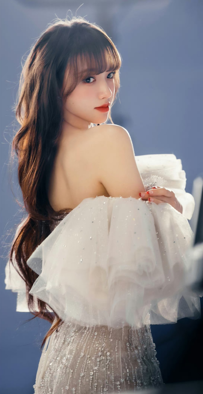 "人间芭比"#程潇# 肌肤白皙光滑,身材唯美性感